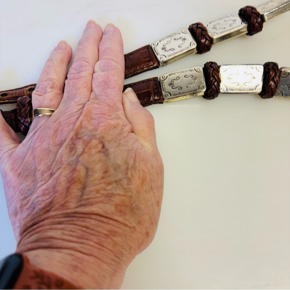 Brighton’s Women’s 90307 Silver Leather Croc Embossed Silver accent Belt medium - Picture 5 of 12